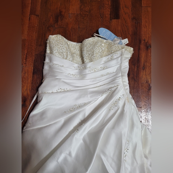 Alfred Angelo Disney Collection wedding dress - Picture 2 of 6